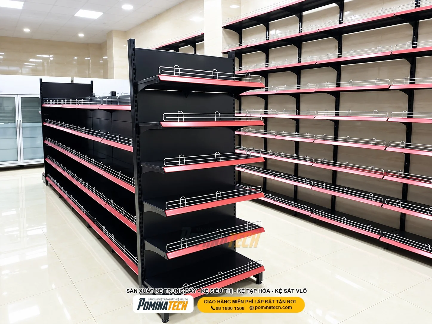 Hệ thống kệ lưng tôn liền nhiều tầng tối ưu không gian trưng bày sản phẩm