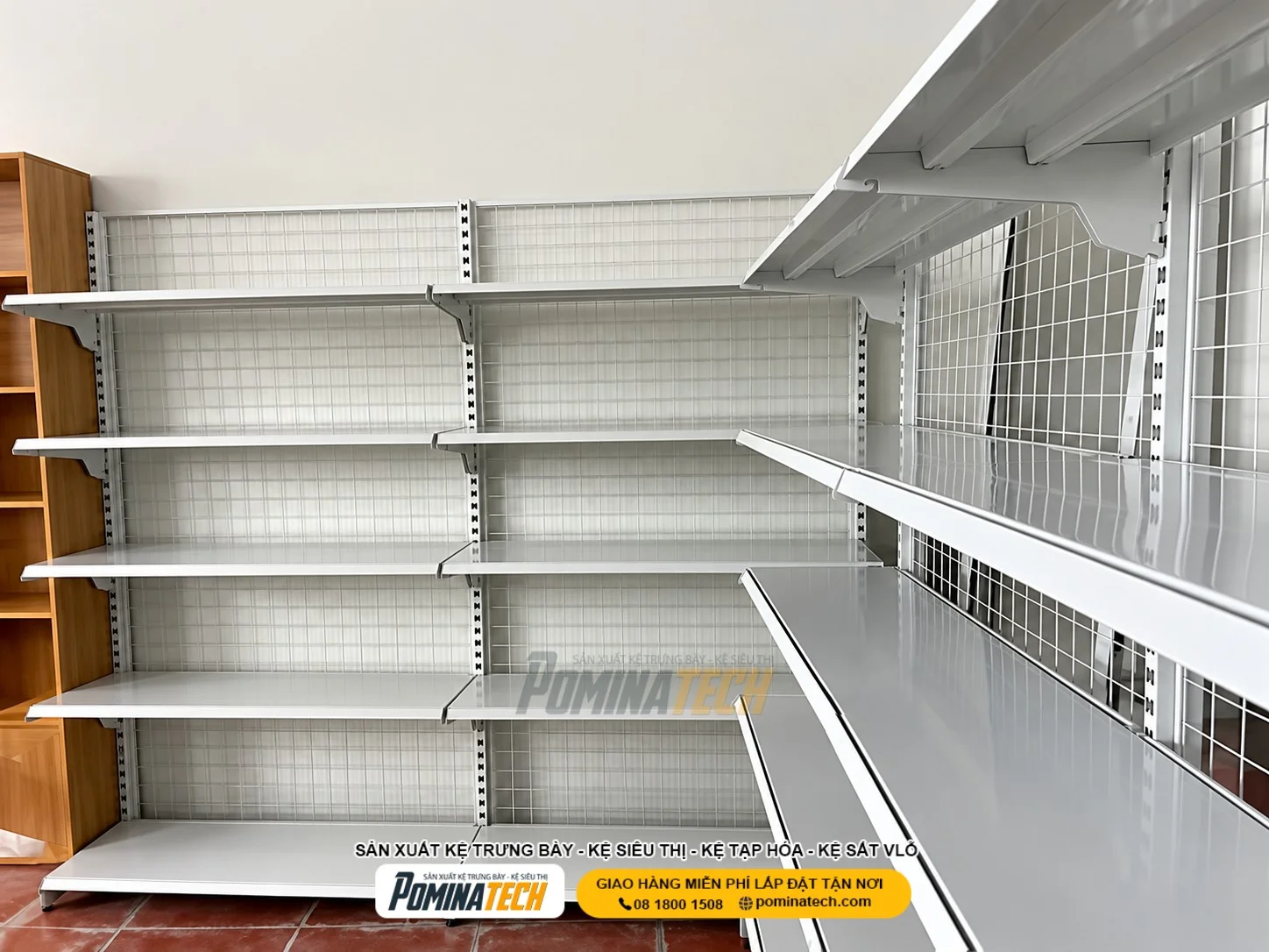 Hệ thống kệ siêu thị module linh hoạt giúp cửa hàng dễ dàng thay đổi cách trưng bày.