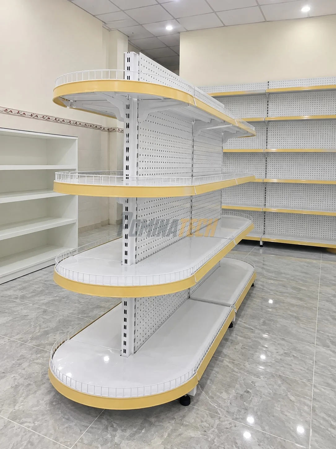 Kệ Bán Nguyệt Giá Rẻ – Tối Ưu Trưng Bày Cho Siêu Thị Mini