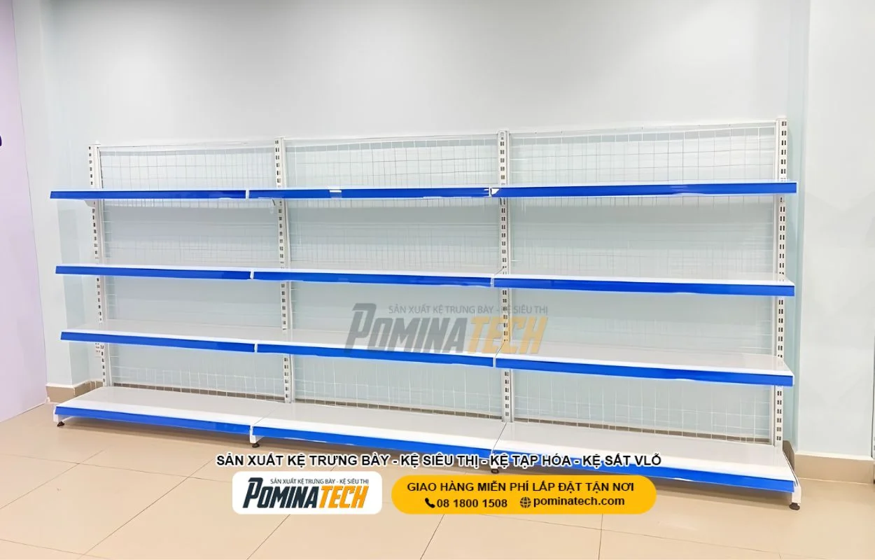 Kệ lưng lưới cửa hàng tạp hóa tối ưu diện tích