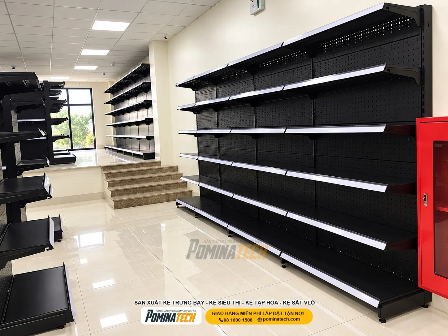 - Kệ đơn siêu thị lưng lưới có chiều cao phù hợp với cửa hàng tiện lợi