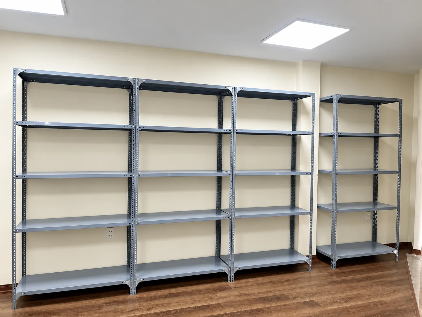 Kệ sắt V lỗ 4 tầng trưng bày và lưu trữ hàng hóa tiện dụng