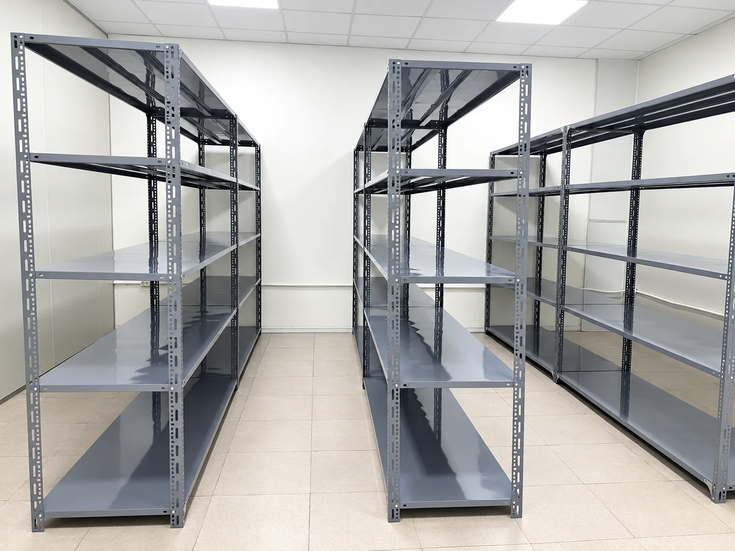 Kệ sắt V lỗ lắp ghép bằng bulong dễ dàng điều chỉnh chiều cao tầng