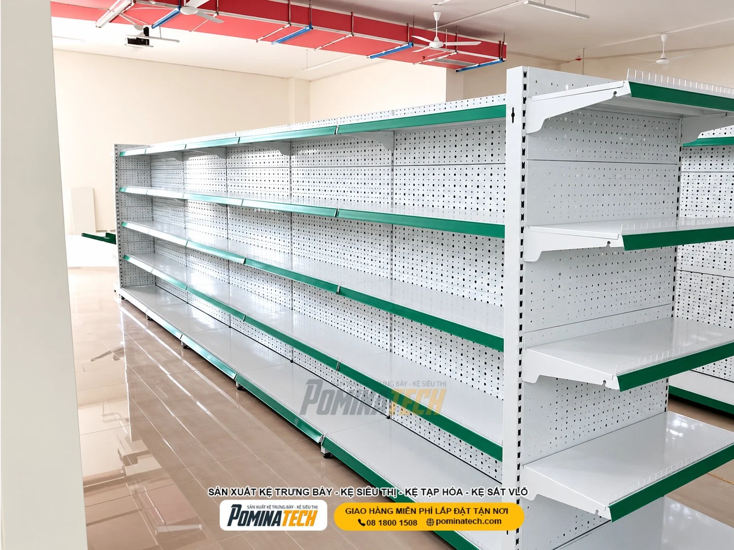 Kệ siêu thị 5 tầng lưng lưới tạo cảm giác nhẹ nhàng và thông thoáng cho gian hàng