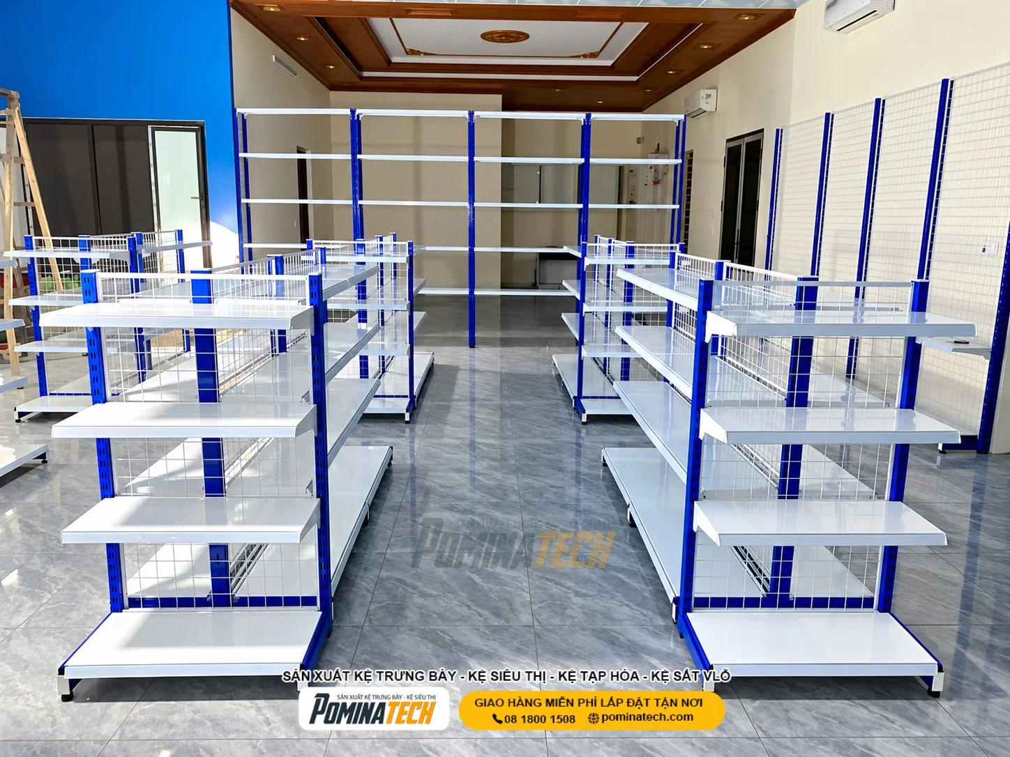 Kệ siêu thị Pominatech thiết kế theo yêu cầu giúp tạo lối đi thông thoáng cho cửa hàng.