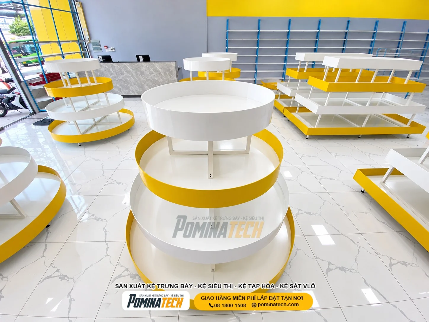 Kệ tròn Pominatech thiết kế theo yêu cầu, phù hợp cửa hàng phụ kiện và quà tặng.
