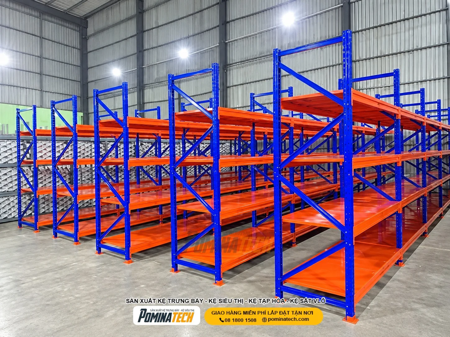 Kệ trung tải nhiều tầng giúp giảm diện tích lưu trữ hàng hóa trực tiếp trên sàn kho.