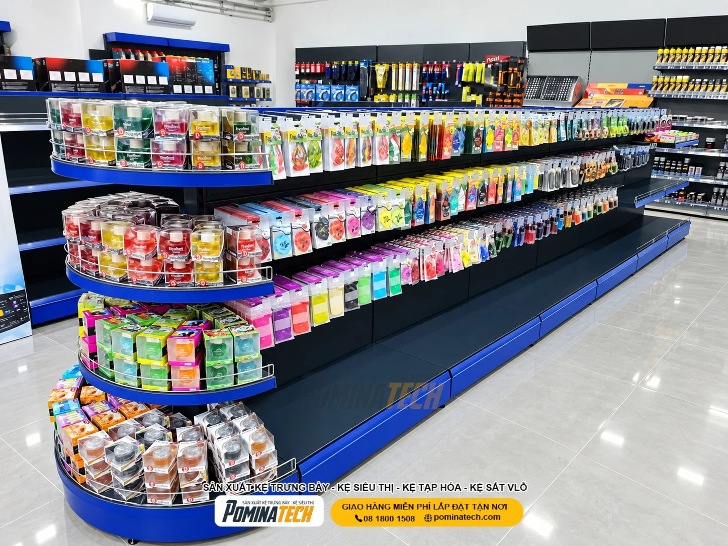 Mẫu kệ bán nguyệt áp tường tiết kiệm diện tích cho shop có không gian nhỏ