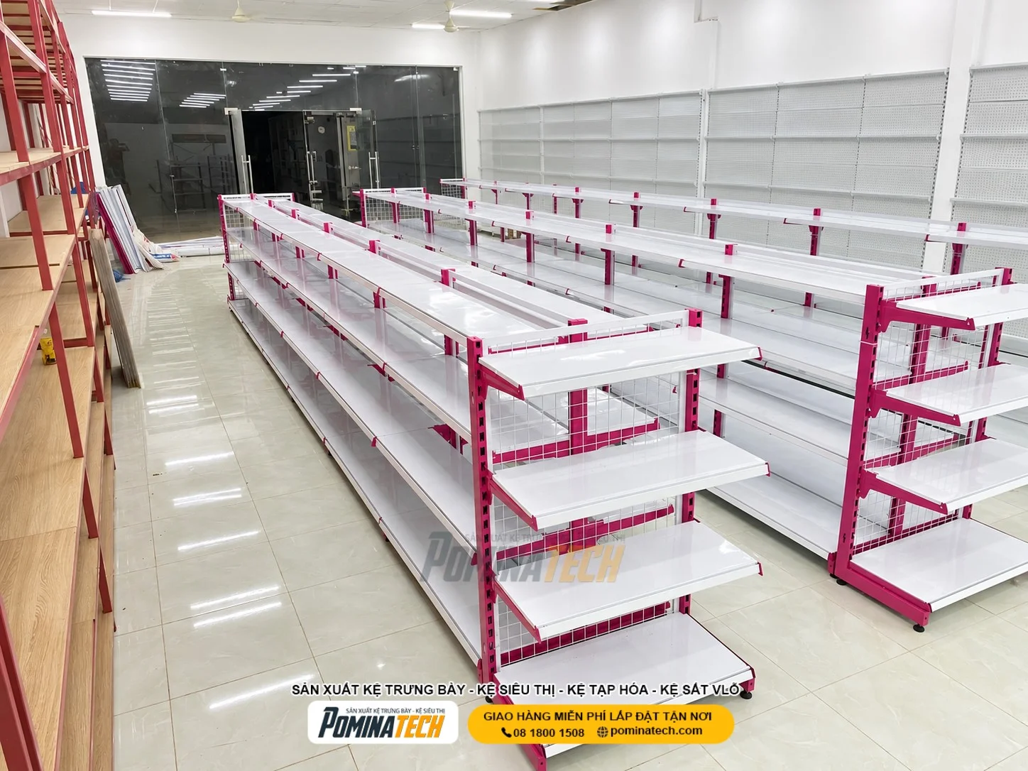 Mẫu kệ siêu thị trưng bày bánh kẹo hiện đại tạo điểm nhấn nổi bật cho gian hàng.