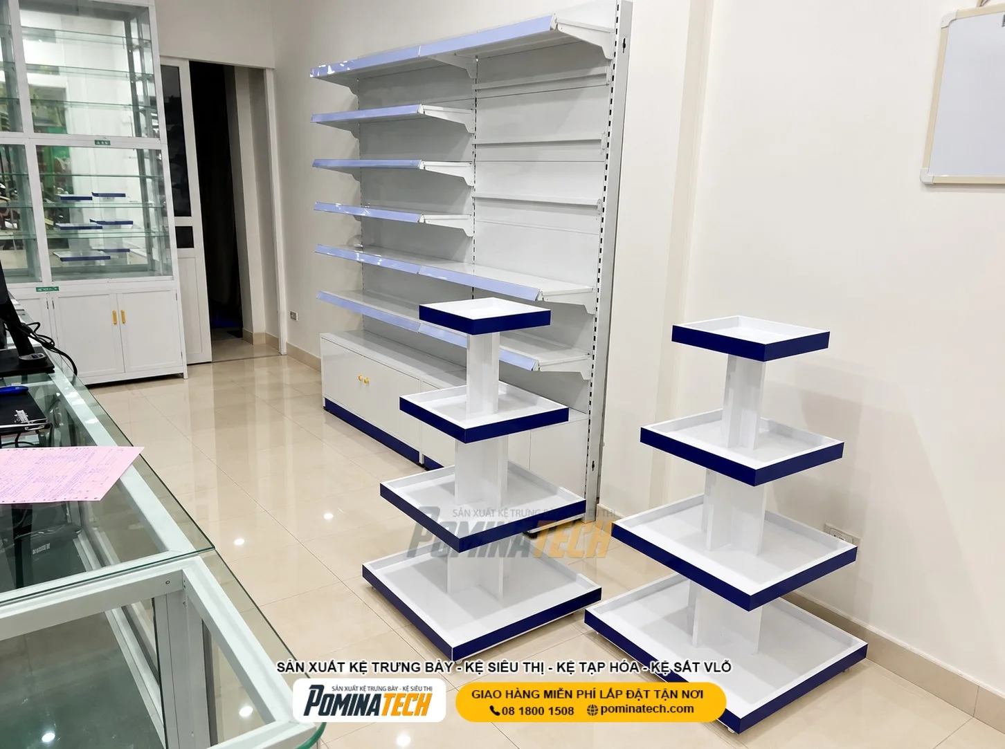 Mẫu kệ tròn đặt giữa cửa hàng giúp thu hút sự chú ý của khách hàng