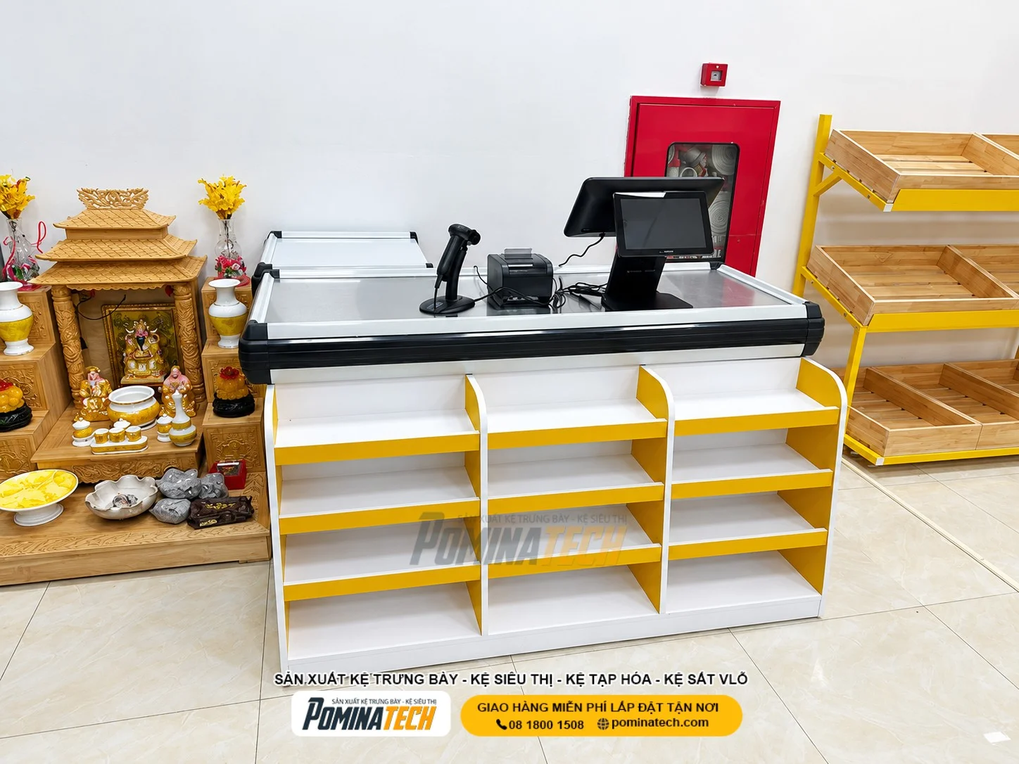 Mẫu quầy thu ngân thiết kế sang trọng phù hợp với shop bán lẻ.