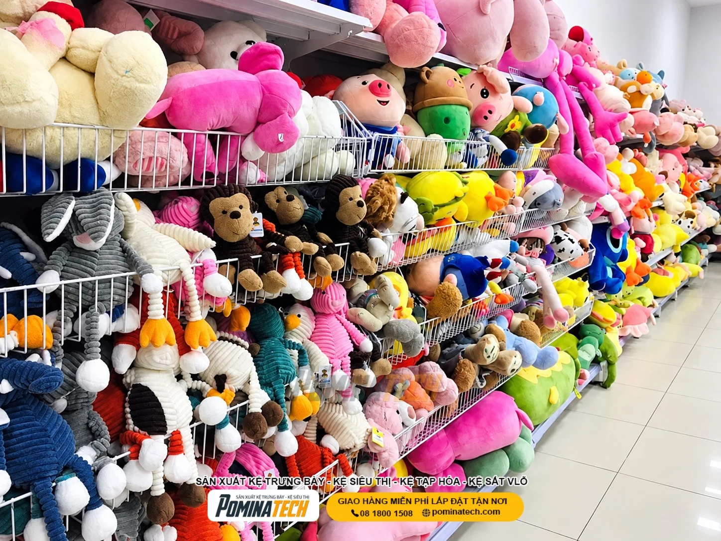 Thiết kế cửa hàng đồ chơi trẻ em với hệ thống kệ trưng bày khoa học.