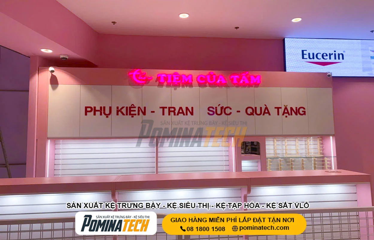 Thiết Kế Cửa Hàng Phụ Kiện Với Hệ Kệ Trưng Bày Hiện Đại