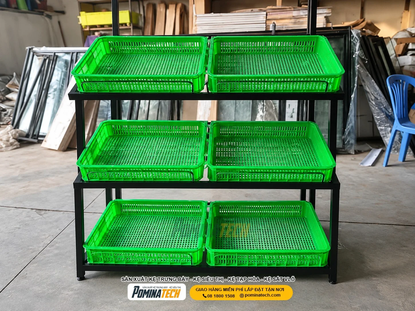Thiết kế kệ rau củ 3 tầng dạng bậc giúp sản phẩm dễ quan sát và thuận tiện khi lấy hàng